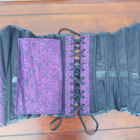 😈NWT Purple Steampunk corset with chains from Corsets Story! - Picture 11 of 16